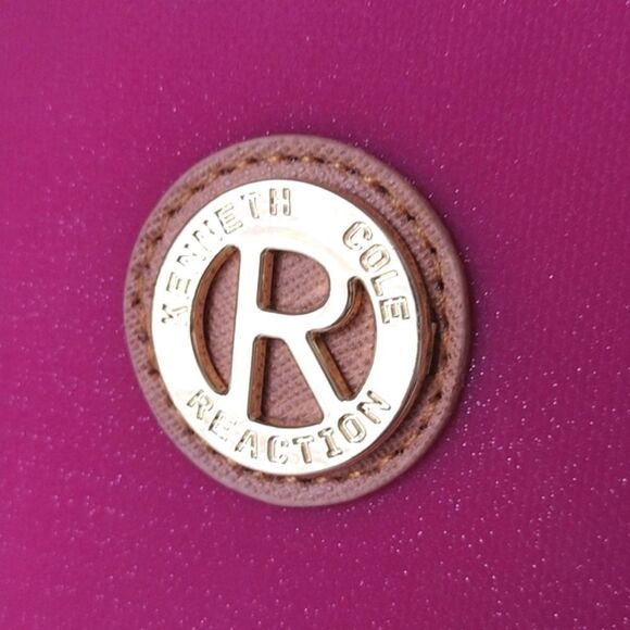 Kenneth Cole Sparkly Pink Two Piece Cosmetic Bag Traveler Set NWT - Picture 3 of 11